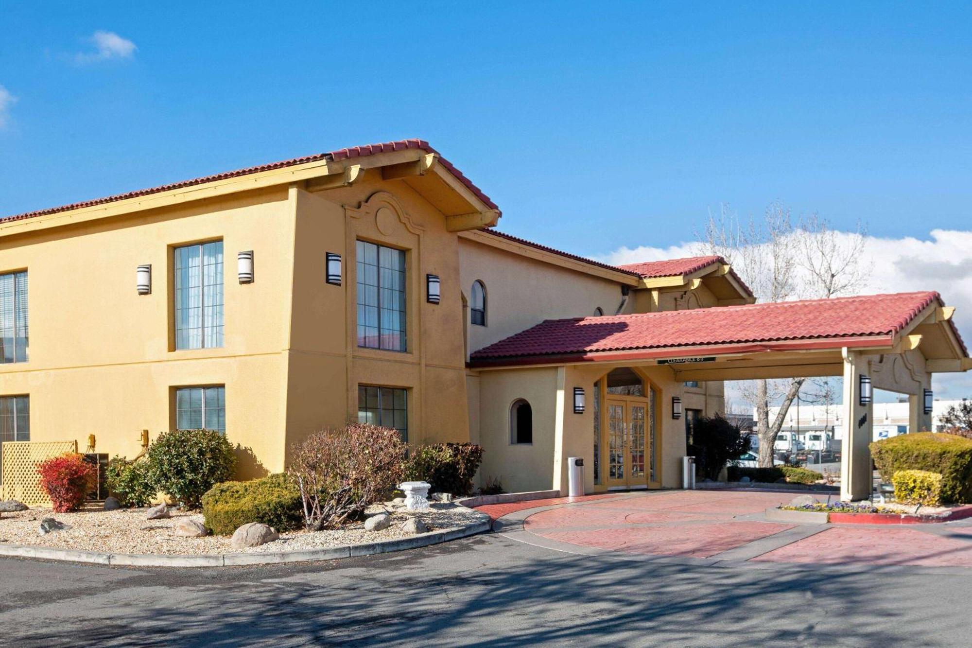 La Quinta Inn By Wyndham Reno Exterior photo